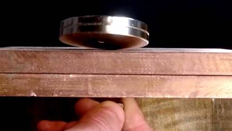 铜对强磁铁的惊人反应| 力场运动阻尼